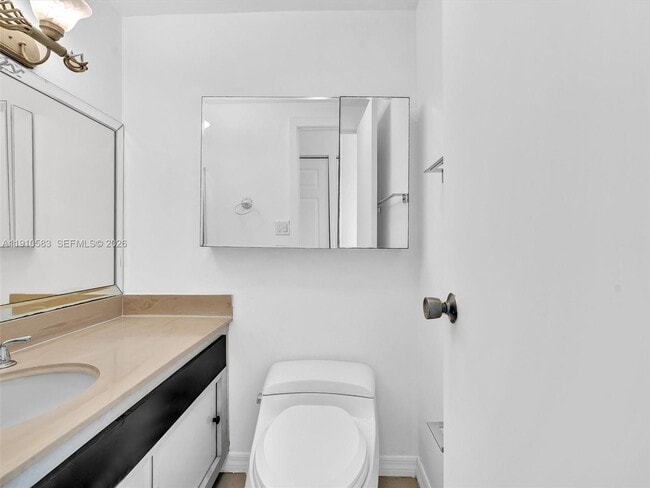 Building Photo - 300 Bayview Dr