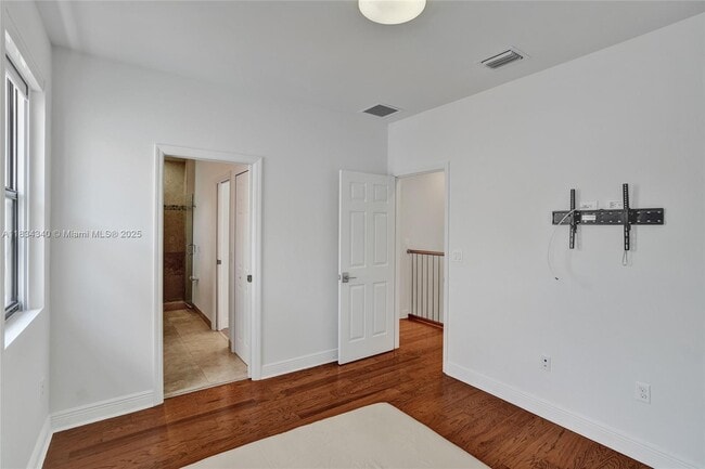Building Photo - 1007 NW 99th Ct