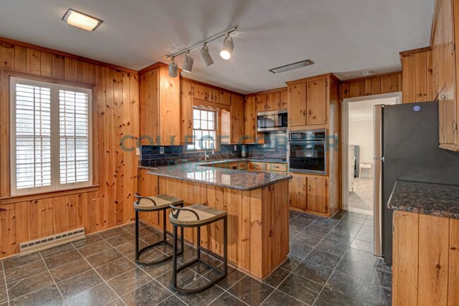 Building Photo - 809 Minorcas Rd