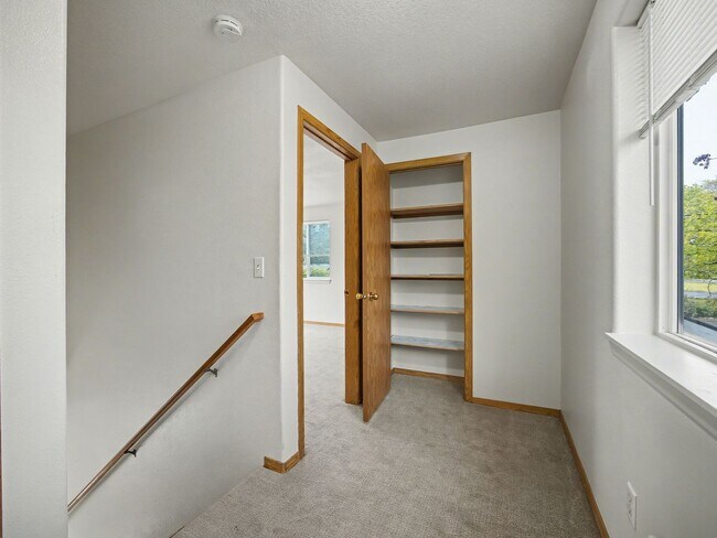 Building Photo - NAVAB02