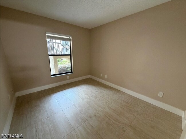 Building Photo - 5305 Summerlin Rd