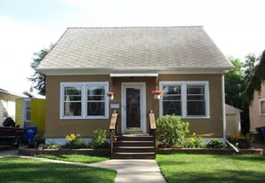 Building Photo - 814 11th Ave N