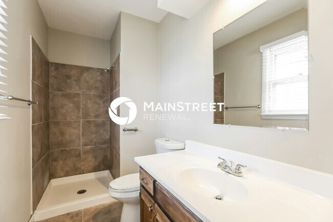 Building Photo - 3 Bedroom Pet-Friendly Home in Kansas City, MO with Main Street Renewal