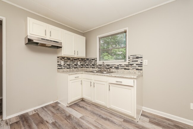 Building Photo - 5301 Woodbine Ave