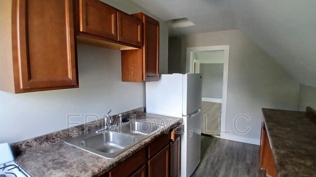 Building Photo - 949 13th St