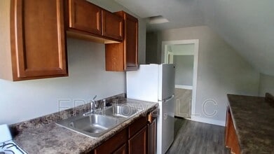 Building Photo - 949 13th St