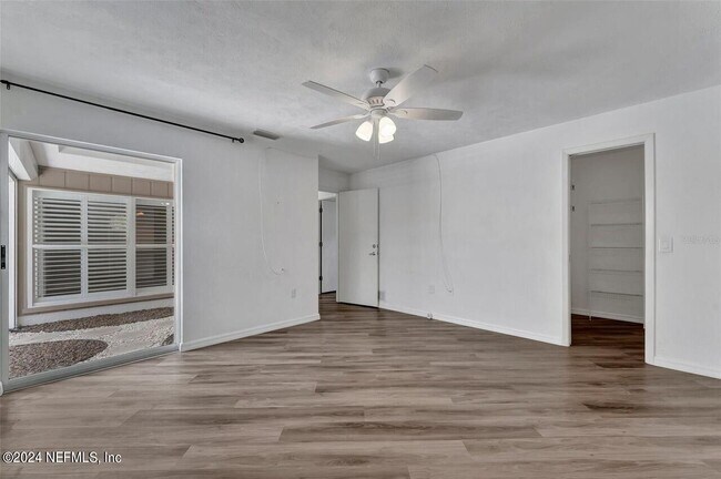 Building Photo - 405 Waterside Ln