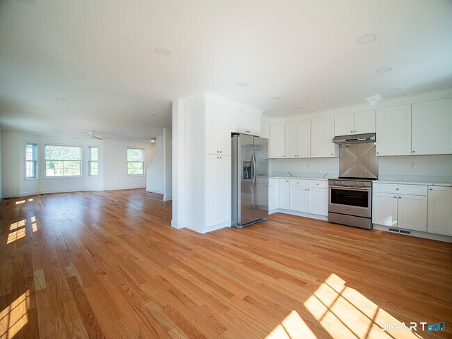 Building Photo - 44 Mettler St
