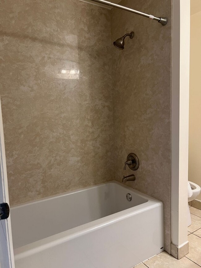 Building Photo - Pretty, updated 1 bed, 1 bath in Fort Lauderdale