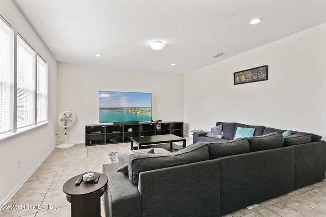 Building Photo - 3315 Ridgeview Dr