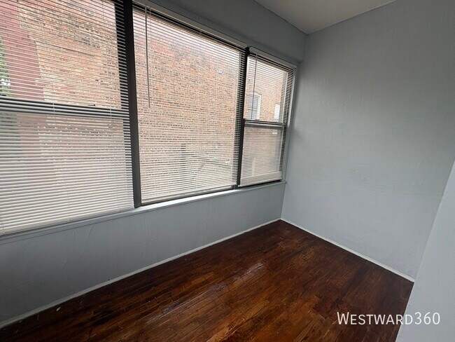 Building Photo - 707 E 62nd St