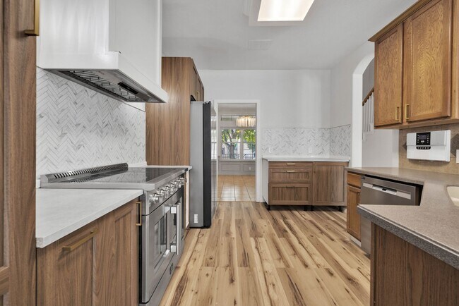 Building Photo - 136 Brook Shire
