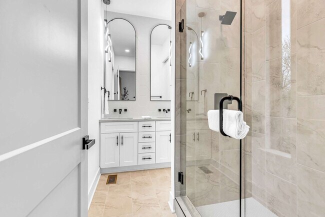 Building Photo - 554 Rosedale Ave