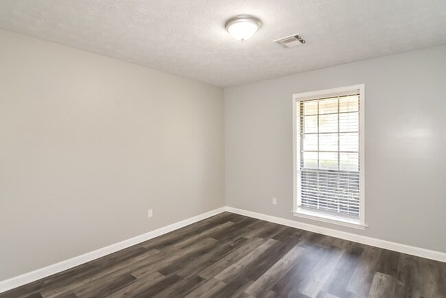 Building Photo - 104 Rosewood Dr