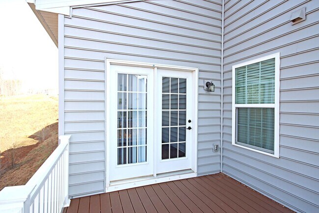 Building Photo - Spacious Pet-Friendly Home Near NGIC