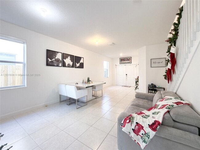 Building Photo - 2636 SE 13th Ct