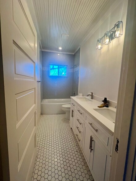 Bathroom upstairs/end of hall - 2115 Johnson St