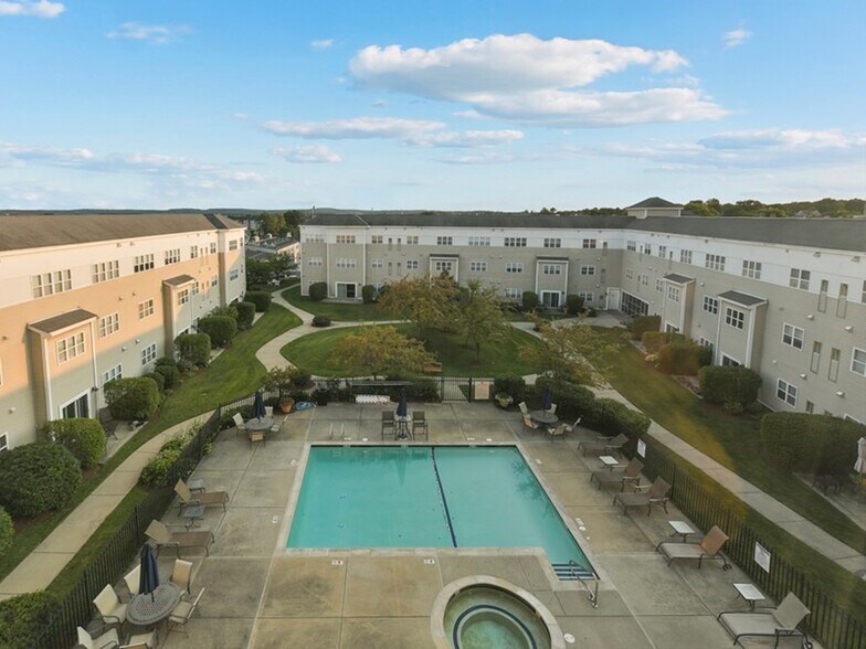 Building Photo - 211 Central St