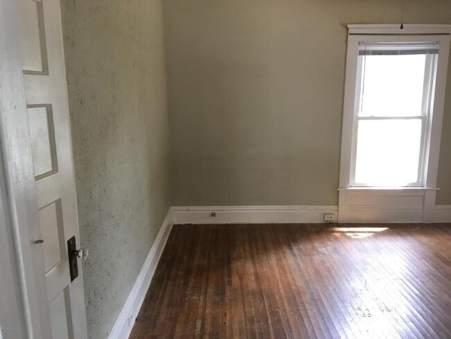 Building Photo - 448 Norwood Ave SE