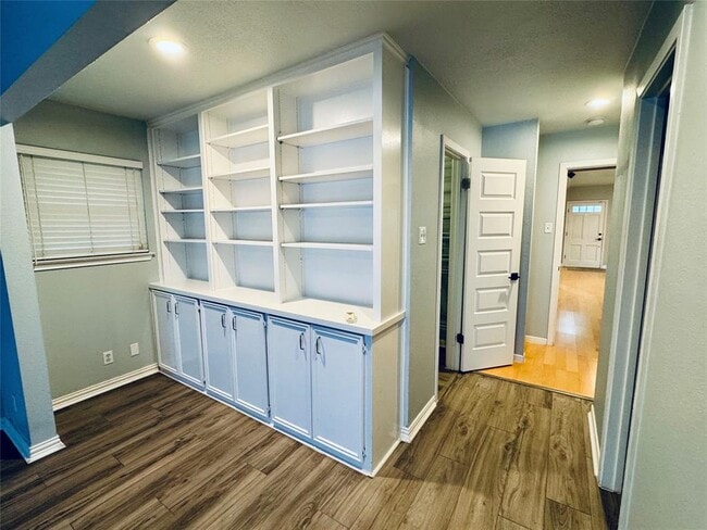 Building Photo - 8401 Millway Dr