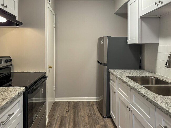 Building Photo - 2101 6th St N