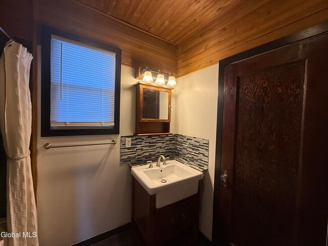 Building Photo - 152 E State St