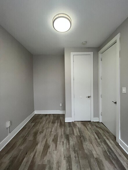 Building Photo - 412 54th St