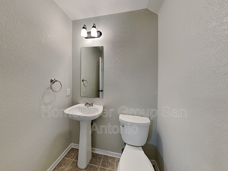 Building Photo - 128 Gatewood Bay