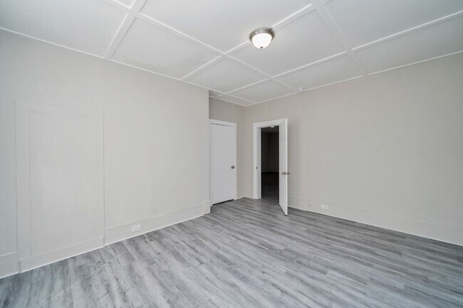 Building Photo - 233 Alder Ave