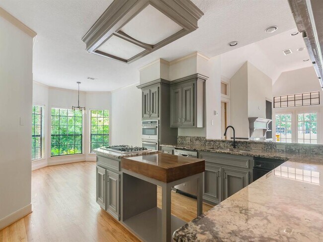 Building Photo - 33 Sweetleaf Ct