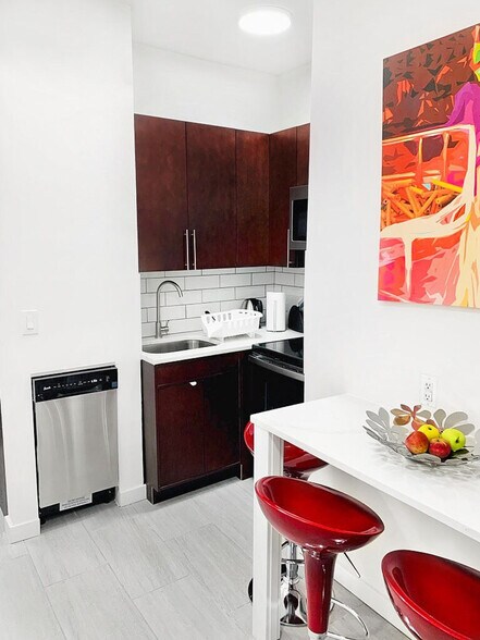 Building Photo - 206 W 138th St