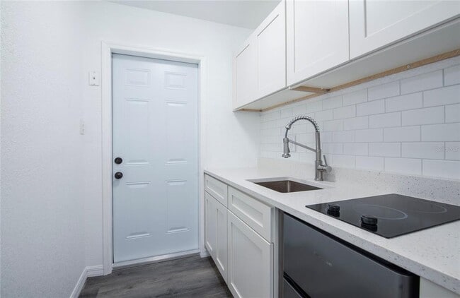 Building Photo - 717 E Gulf Blvd