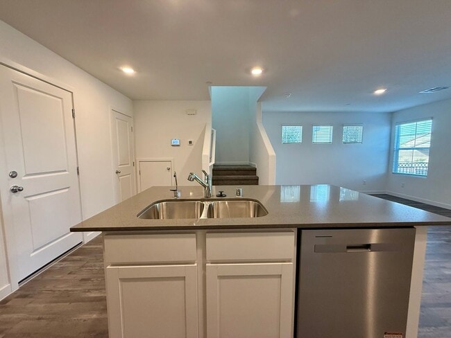 Building Photo - BRAND NEW 3 BED 2.5 BATH 2 CAR GARAGE TOWNHOUSE W/ LOFT IN CADENCE COMMUNITY