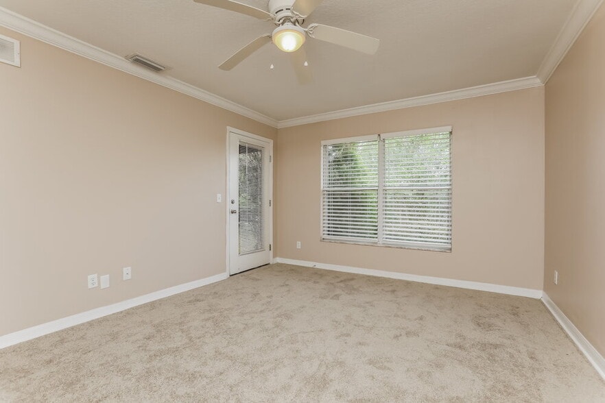 Building Photo - 210 Bloxam Ave