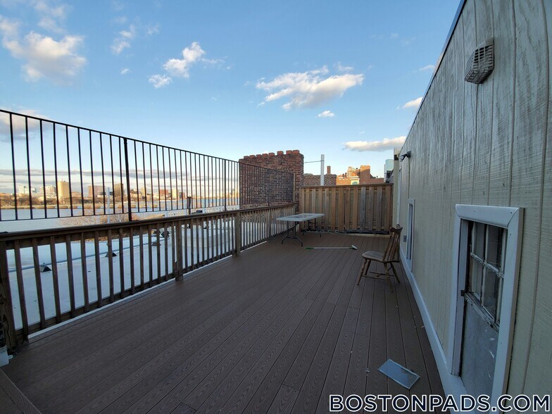 Building Photo - 43 Bay State Rd