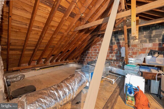 Building Photo - 3050 S Buchanan St