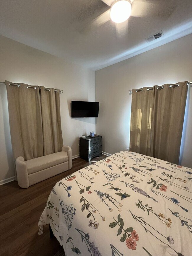 Building Photo - Totally Renovated Arts and Crafts Bungalow...