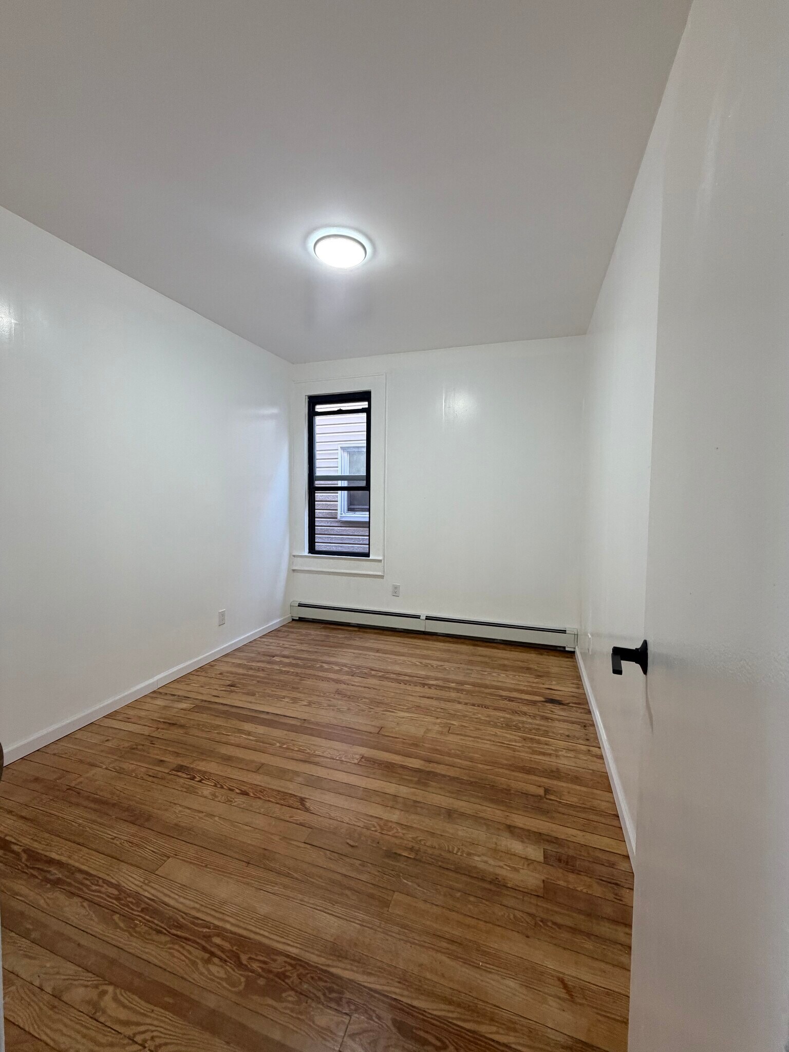 Building Photo - 5512 Roosevelt Ave