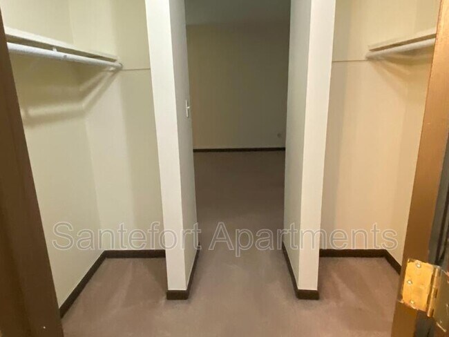 Building Photo - 5403 Haymeadow Ln