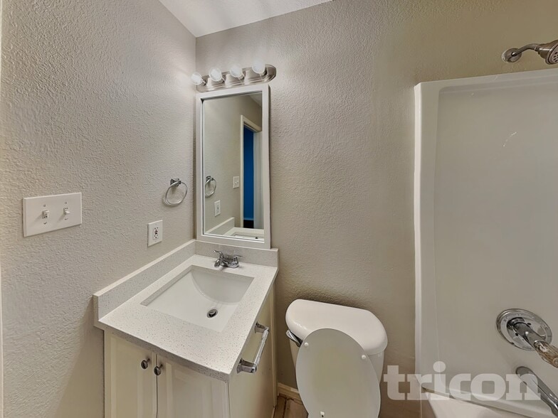 Building Photo - 2709 Star Ave