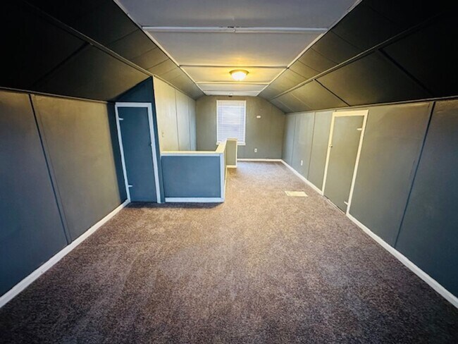 Building Photo - 3 Bedroom 1 Bath For Lease -Section 8 Ready