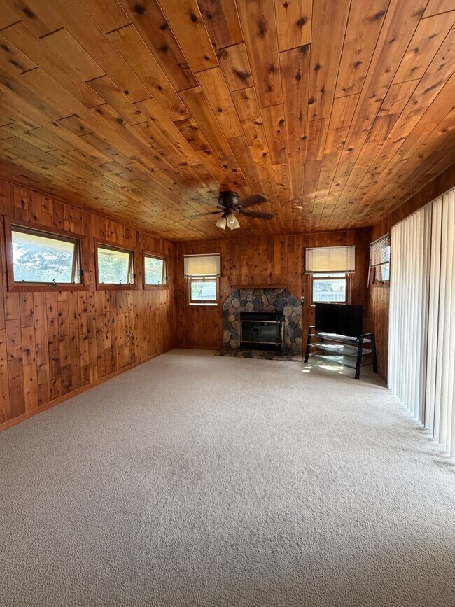 Building Photo - 846 County Road B2 W