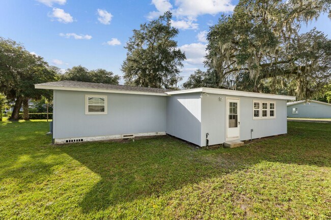 Building Photo - Adorable Newly Renovated 3/2 on Amelia Isl...