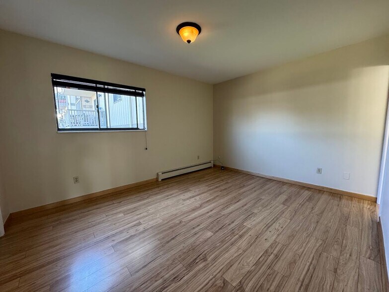 Building Photo - 625 Manhattan Pl