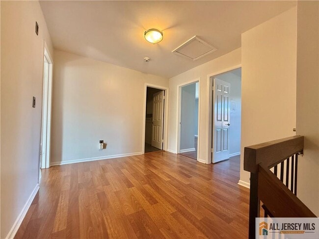Building Photo - 2905 N Oaks Blvd