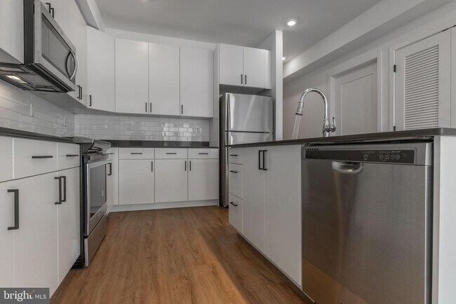 Primary Photo - 1519 Ridge Ave