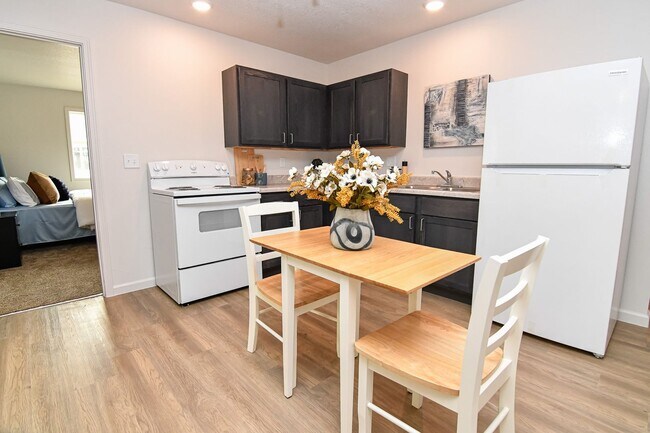 Building Photo - 3 Bedroom, Single-story Townhomes for rent...