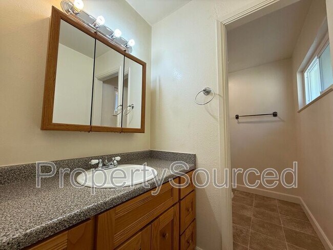 Building Photo - 320 E Granada Way