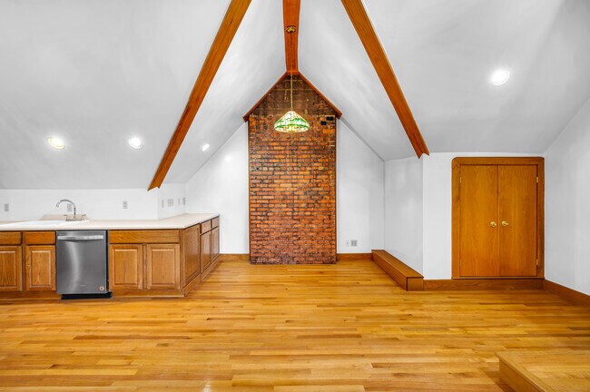 Building Photo - 443 W High St