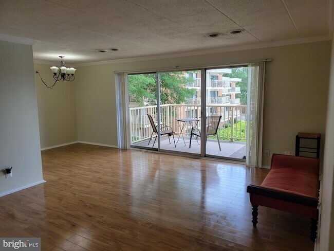 Building Photo - 2624 Redcoat Dr